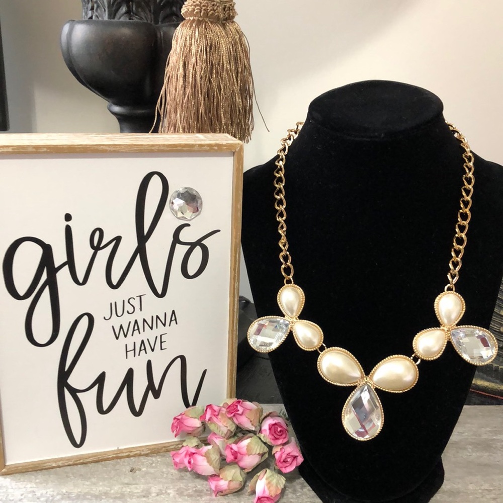 Elegant Ballet Gold and Cream Necklace